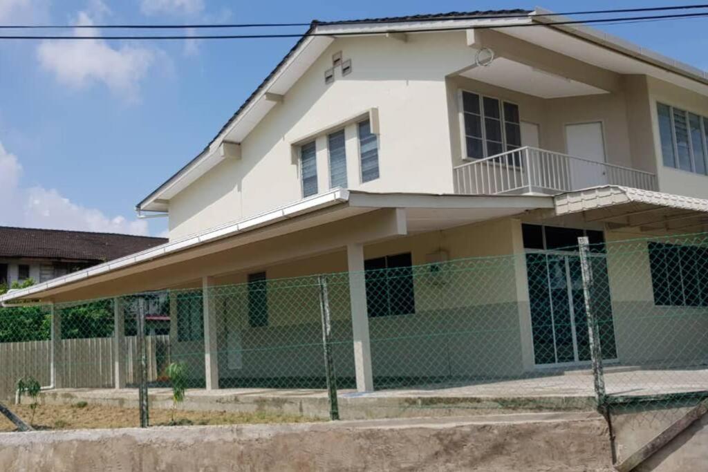 J & I Homestay سيبو المظهر الخارجي الصورة