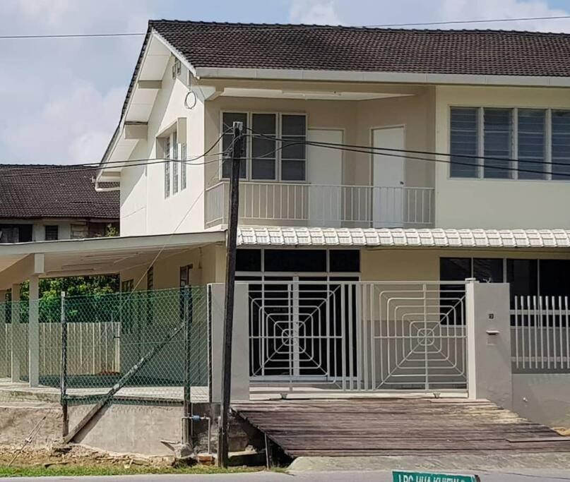 J & I Homestay سيبو المظهر الخارجي الصورة